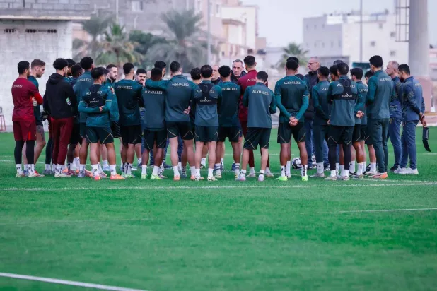 تحضيرات الخليج بقيادة المدرب اليوناني دونيس (نادي الخليج)