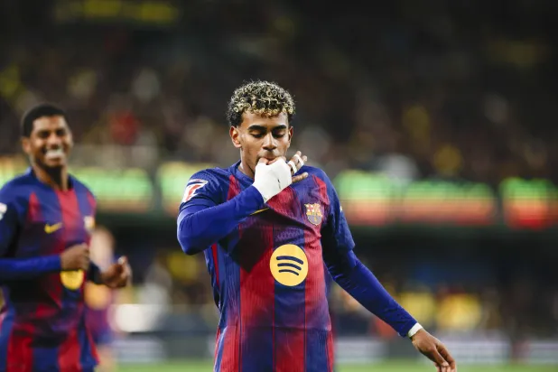 نجم برشلونة لامين جمال (إ.ب.أ)