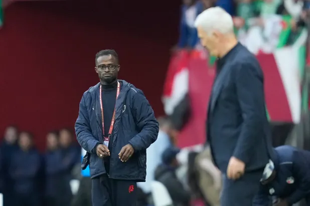 كواسي أبياه مدرب السودان (أ.ب)