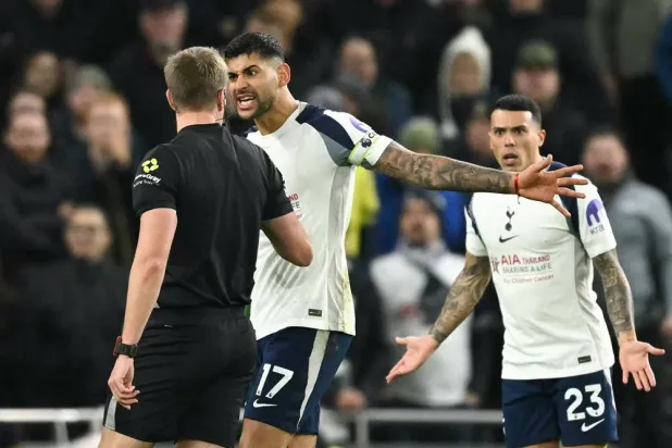Tottenham Hotspur's Argentinian defender #17 Cristian Romero (C) and Spanish defender #23 Pedro Porro (R) remonstrate with referee John Brooks (L) during the English Premier League football match between Tottenham Hotspur and Liverpool at the Tottenham Hotspur Stadium in London, on December 20, 2025. (AFP)