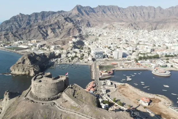منظر عام للعاصمة اليمنية المؤقتة عدن (رويترز)