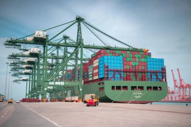 ميناء الملك عبد العزيز بالدمام (واس)