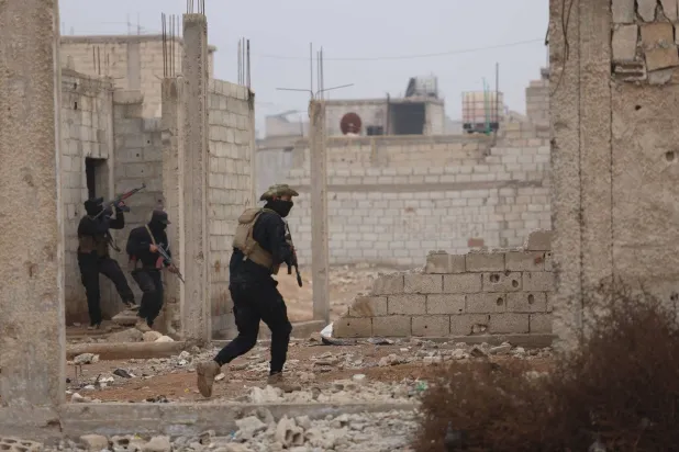 عناصر من قوات الشرطة السورية خلال عملية أمنية (وزارة الداخلية السورية)