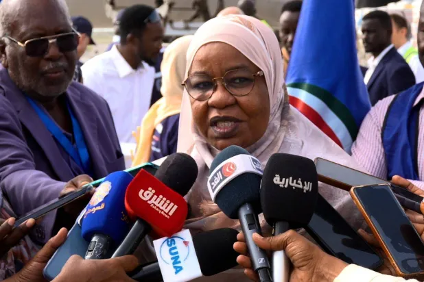 مفوضة العون الإنساني سلوى آدم بنية في مؤتمر صحافي (سونا)