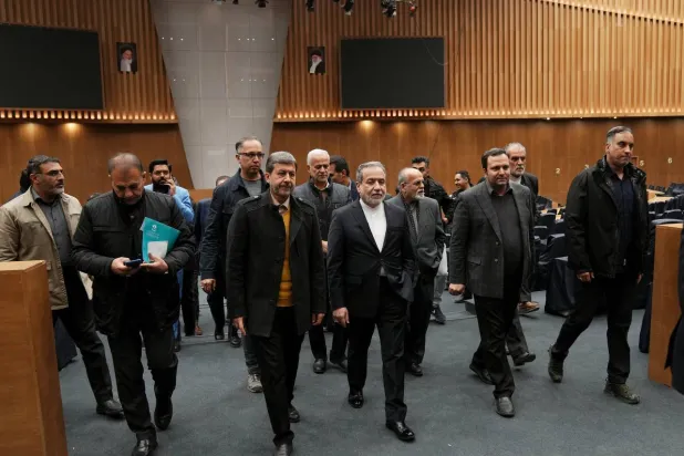 صورة نشرها حساب عراقجي من وصوله إلى مقر المؤتمرات الدولية بمدينة أصفهان الخميس