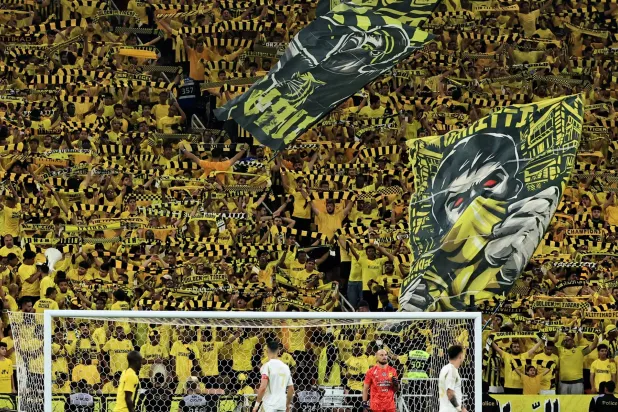 الانضباط قررت معاقبة جماهير الاتحاد في قضية اللافتة (رويترز)