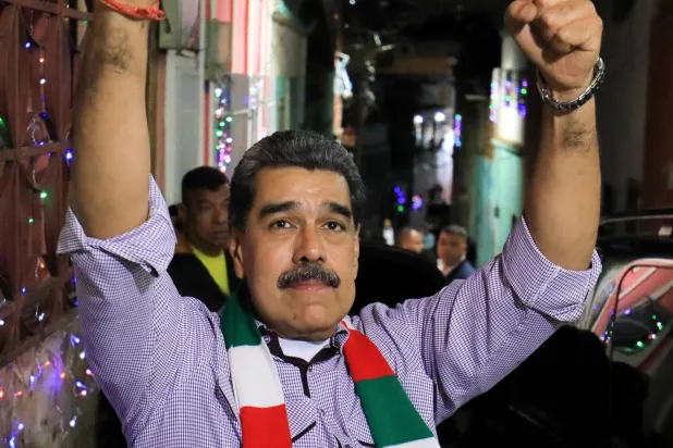 الرئيس الفنزويلي  نيكولاس مادورو حضر احتفالاً بعيد الميلاد في حي سان أغوستن في كاراكاس (رويترز)