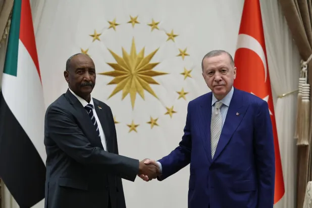 25 December 2025, Türkiye, Ankara: Turkish President Recep Tayyip Erdogan (R) welcomes Sudan army commander and Sovereignty Council Chairman Abdel Fattah al-Burhan ahead of their meeting at the Presidential Complex in Ankara. (Turkish Presidency/dpa)