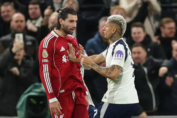 لاعب ليفربول دومينيك سوبوسلاي مهدد بالإيقاف (رويترز)