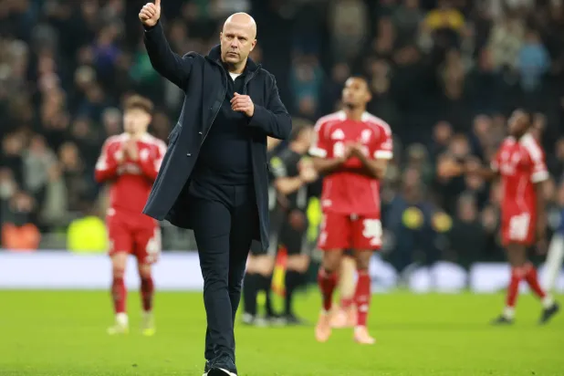 الهولندي أرني سلوت مدرب ليفربول (إ.ب.أ)