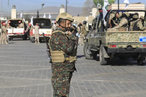 Husiler, meşru hükümetin bileşenleri arasındaki farklılıkları kullanarak Yemen hükümetini pusuya düşürüyor (EPA)