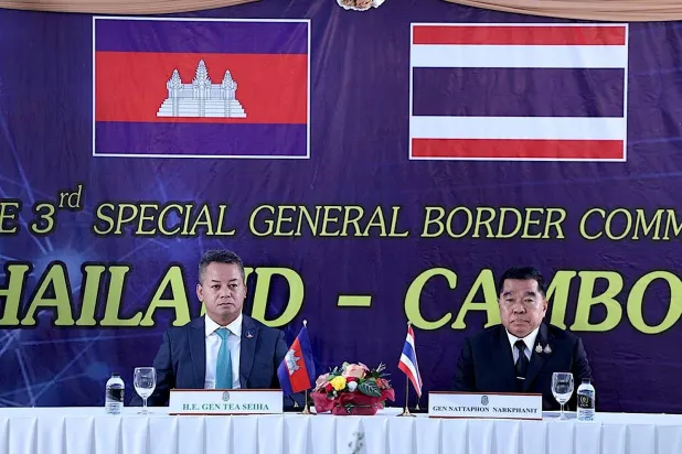 A handout photo made available by the Defense Ministry of Thailand shows Cambodian Defense Minister Tea Seiha (L) and Thai Defense Minister Natthaphon Narkphanit attending a General Border Committee Meeting in Ban Pak Kard, Chanthaburi Province, Thailand, 27 December 2025. (EPA/Defense Ministry of Thailand/Handout)