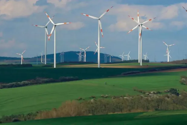 مزرعة رياح في ألمانيا وسط دعوات لاستخدام الطاقة المتجددة بشكل إقليمي (رويترز)