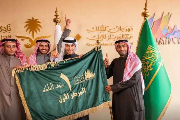 الدبوس يحتفل بالمركز الأول في شوط سيف الملك (الشرق الأوسط)