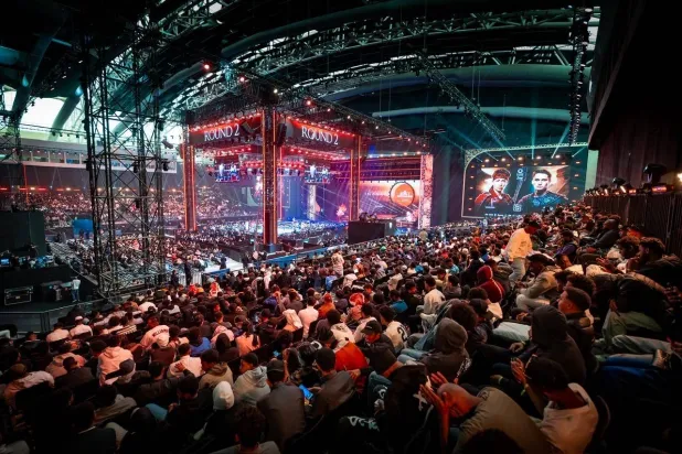 مقاعد المسرح غصت بالمشجعين من كل الجنسيات (الشرق الأوسط)