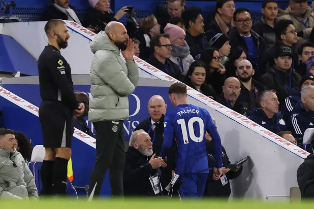 بالمر أثناء تبديله (رويترز)