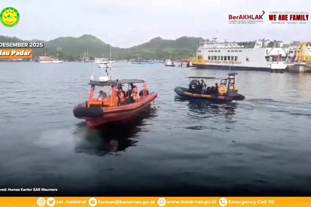 Rescue teams depart in boats after a boat carrying several people sank off the coast of Indonesia in extreme weather, Spanish authorities and an Indonesian news agency said, Labuan Bajo, Indonesia, in this screengrab from the video obtained by Reuters on December 27, 2025. (BASARNAS)/Handout via REUTERS