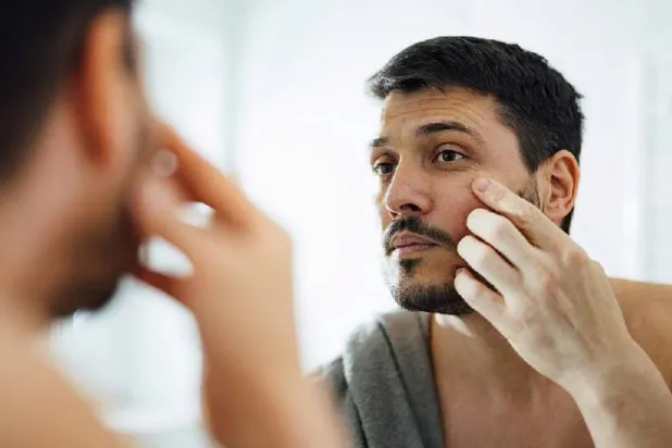 فيتامين «سي» وفيتامين «هـ» عنصران أساسيان للحفاظ على بشرة صحية ومشرقة (جامعة آيوا)