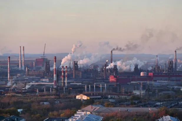 مجمع شركة «ماغنيتوغورسك للحديد والصلب» في مدينة ماغنيتوغورسك (رويترز)