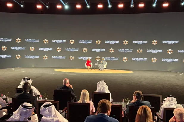 جانب من الجلسات الحوارية في القمة العالمية للرياضة (الشرق الأوسط)