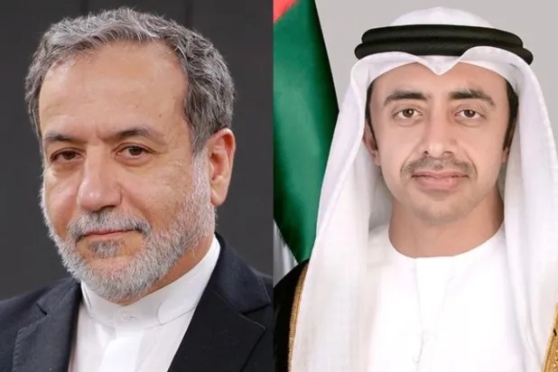 الشيخ عبد الله بن زايد آل نهيان وزير الخارجية الإماراتي وعباس عراقجي وزير الخارجية الإيراني (وام)