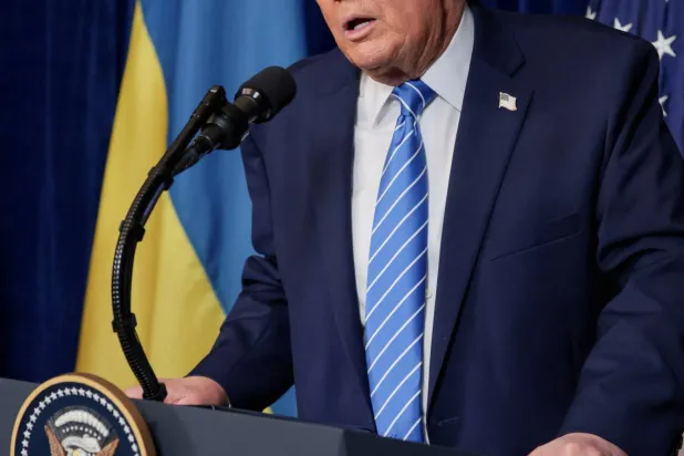 ترمب خلال لقائه بزيلينسكي في فلوريدا يوم 28 ديسمبر 2025 (رويترز)