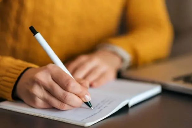 ممارسة الكتابة الحرة تساعد على تنشيط الدماغ (جامعة يوتا الأميركية)