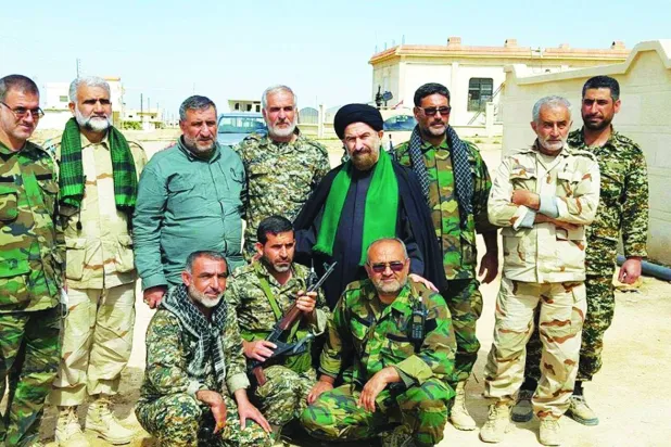 عناصر من «فاطميون» التابع لـ«الحرس الثوري» الإيراني في دير الزور بشرق سوريا (أرشيفية)