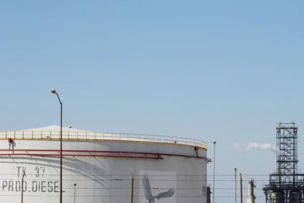 A diesel storage tank is seen at the Middle East Oil Refinery Company (MIDOR) in Alexandria, Egypt, November 7, 2018. REUTERS/Amr Abdallah Dalsh 