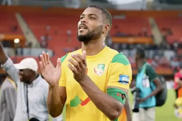 ستيف مونييه قائد منتخب بنين (أ.ب)