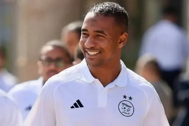 سمير شرقي مدافع منتخب الجزائر (منتخب الجزائر)