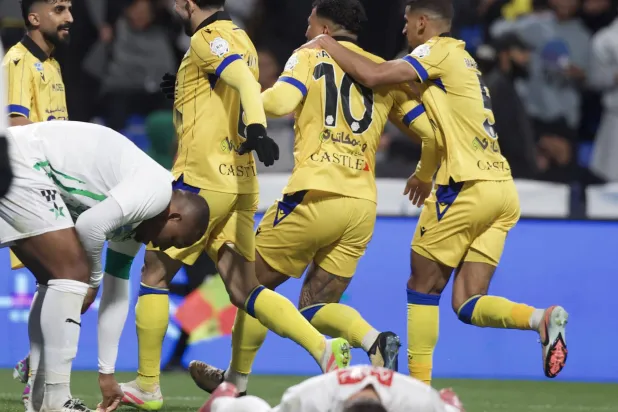 فرحة تعاونية كبيرة بهدف مارتينيز في الدقائق الأخيرة (تصوير: نايف العتيبي) 