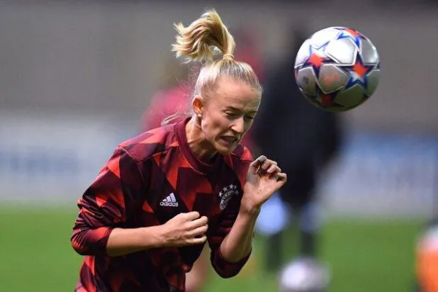 المهاجمة الألمانية ليا شولر (رويترز)