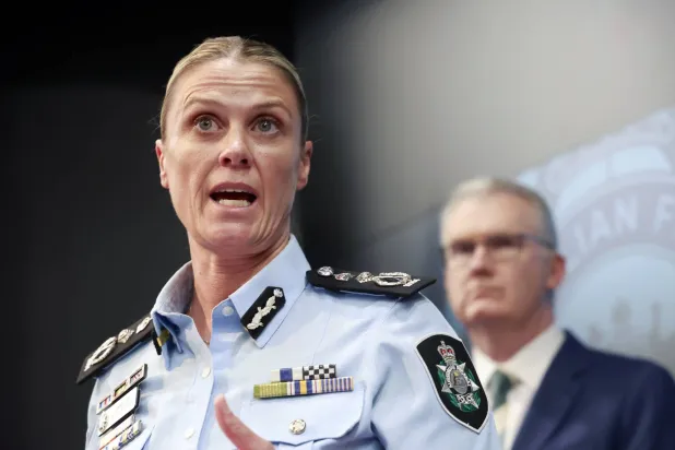 قدمت مفوضة الشرطة الفيدرالية الأسترالية كريسي باريت آخر المستجدات بشأن التحقيق في هجوم بونداي الإرهابي في إطار عملية أركيس (د.ب.أ)