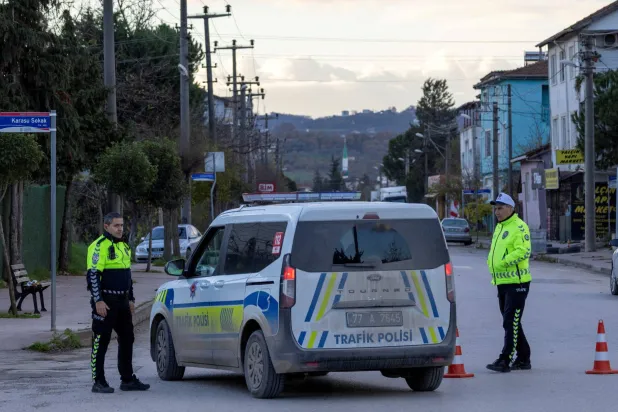 Police officers block a road leading to a site where Turkish police launched an operation on a house believed to contain suspected ISIS militants, and where, according to state media, seven officers were wounded in a clash, in Yalova province, Türkiye, December 29, 2025. REUTERS/Umit Bektas
