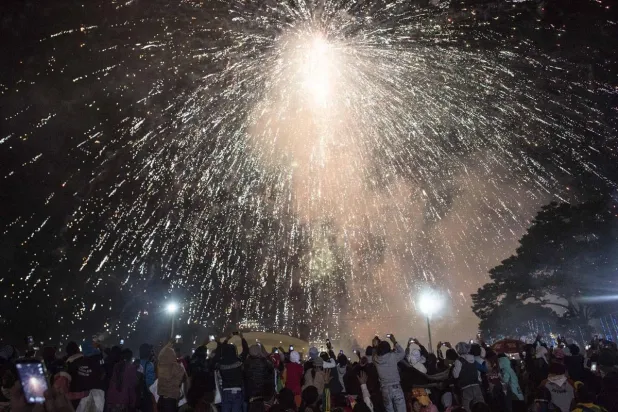 Sparks fly at the festival, November, 2016. (AFP / Ye Aung Thu)
