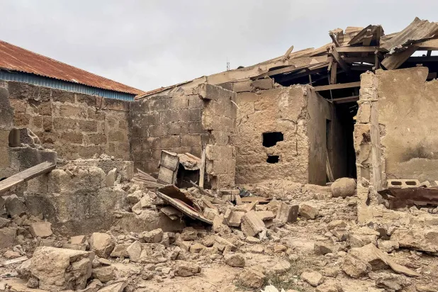 دمار خلّفته الضربة الأميركية في قرية أوفا بولاية كوارا النيجيرية يوم 27 ديسمبر (أ.ف.ب)