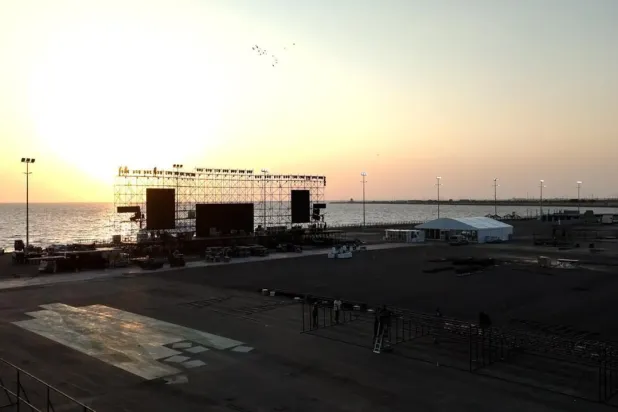 The site also includes various amenities, such as shopping zones, kiosks for dining, an art gallery - SPA