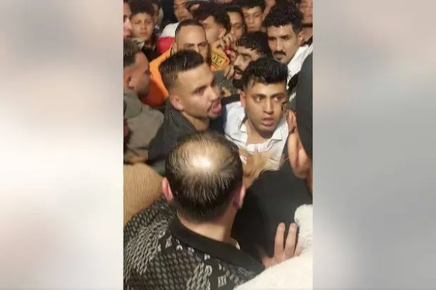 جانب من التزاحم والفوضى في الزفاف (فيسبوك)