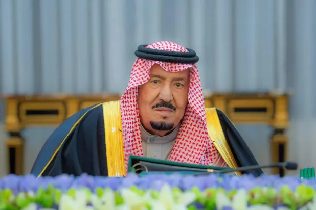 Custodian of the Two Holy Mosques King Salman bin Abdulaziz chairs the cabinet meeting in Riyadh. (SPA)