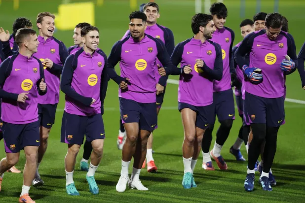 برشلونة يستعد لمواجهة إسبانيول في قمة كتالونيا (إ.ب.أ)