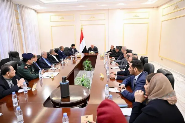 Yemen Ulusal Savunma Konseyi'nin El-Alimi başkanlığında yapılan toplantısı (Saba)