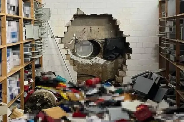 مثقاب ضخم استخدمه اللصوص لاختراق الخزنة (شرطة غيلسنكيرشن)