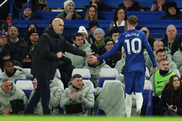 Football - Premier League - Chelsea v AFC Bournemouth - Stamford Bridge, London, Britain - December 30, 2025 Chelsea's Cole Palmer shakes hands with manager Enzo Maresca after being substituted. (Action Images via Reuters)