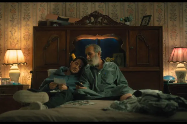 أحمد مالك وكامل الباشا في فيلم «كولونيا» (الشركة المنتجة)