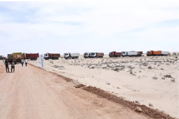 شاحنات تعمل في مشروعات التنمية التي تقوم بها الحكومة المصرية بسيناء (وزارة النقل)