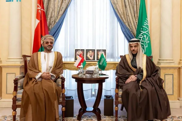 Saudi Minister of Foreign Affairs Prince Faisal bin Farhan bin Abdullah meets with his Omani counterpart Badr bin Hamad bin Hamood Albusaidi in Riyadh on Wednesday. (SPA)