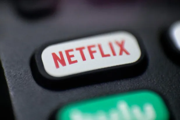 Netflix'in orijinal dizilerinden birini yayından kaldırdığı bildirildi (AP)