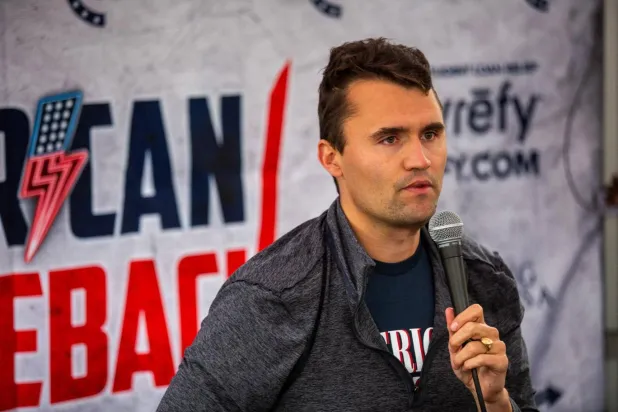 Charlie Kirk, 10 Eylül'de Utah Valley Üniversitesi'nde öğrencilerle tartışırken vurulmuştu (Benjamin Hanson/Middle East Images/AFP)