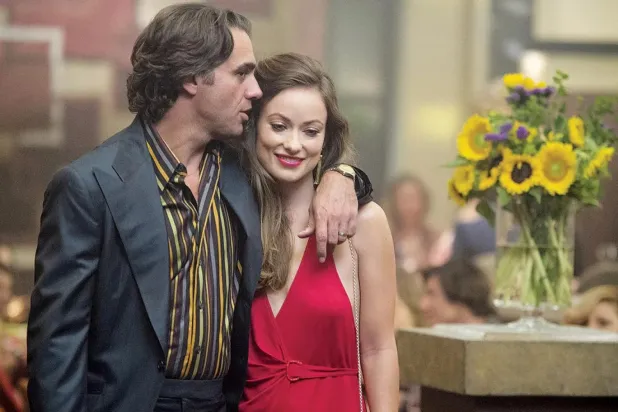 Mick Jagger, Martin Scorsese ve Rich Cohen'in yarattığı Vinyl'da iki Emmy ödüllü Bobby Cannavale'ye (solda) Olivia Wilde (sağda) eşlik ediyordu (HBO)